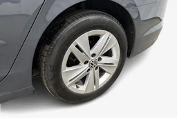 harmaa Volkswagen Golf 2024 kuva 12.