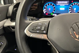 harmaa Volkswagen Golf 2024 kuva 15.