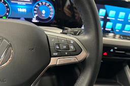 harmaa Volkswagen Golf 2024 kuva 16.