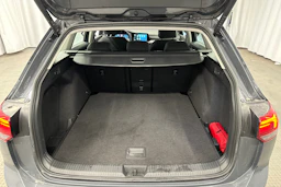 harmaa Volkswagen Golf 2024 kuva 26.