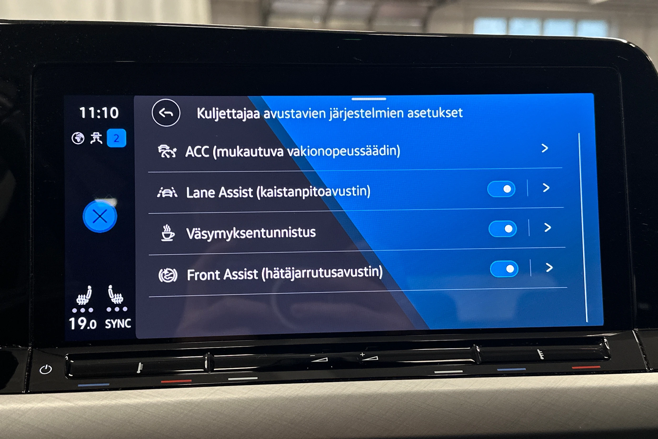 valkoinen Volkswagen Golf 2024 kuva 20.