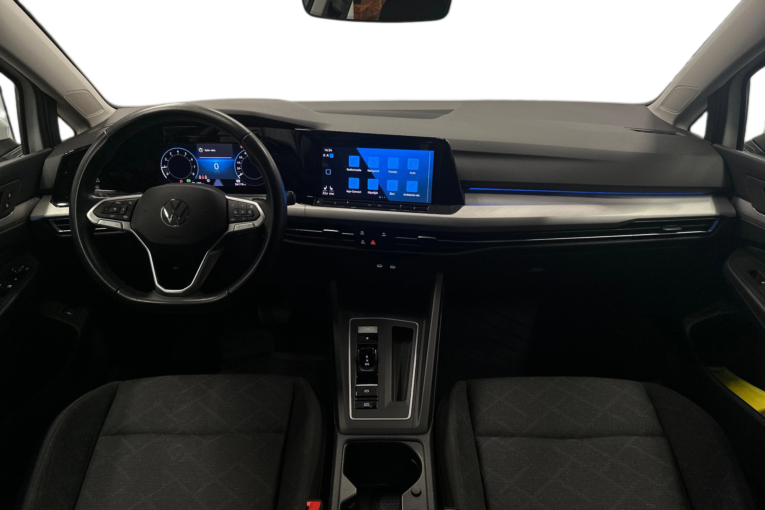 valkoinen Volkswagen Golf 2024 kuva 7.