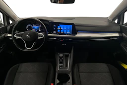 valkoinen Volkswagen Golf 2024 kuva 7.