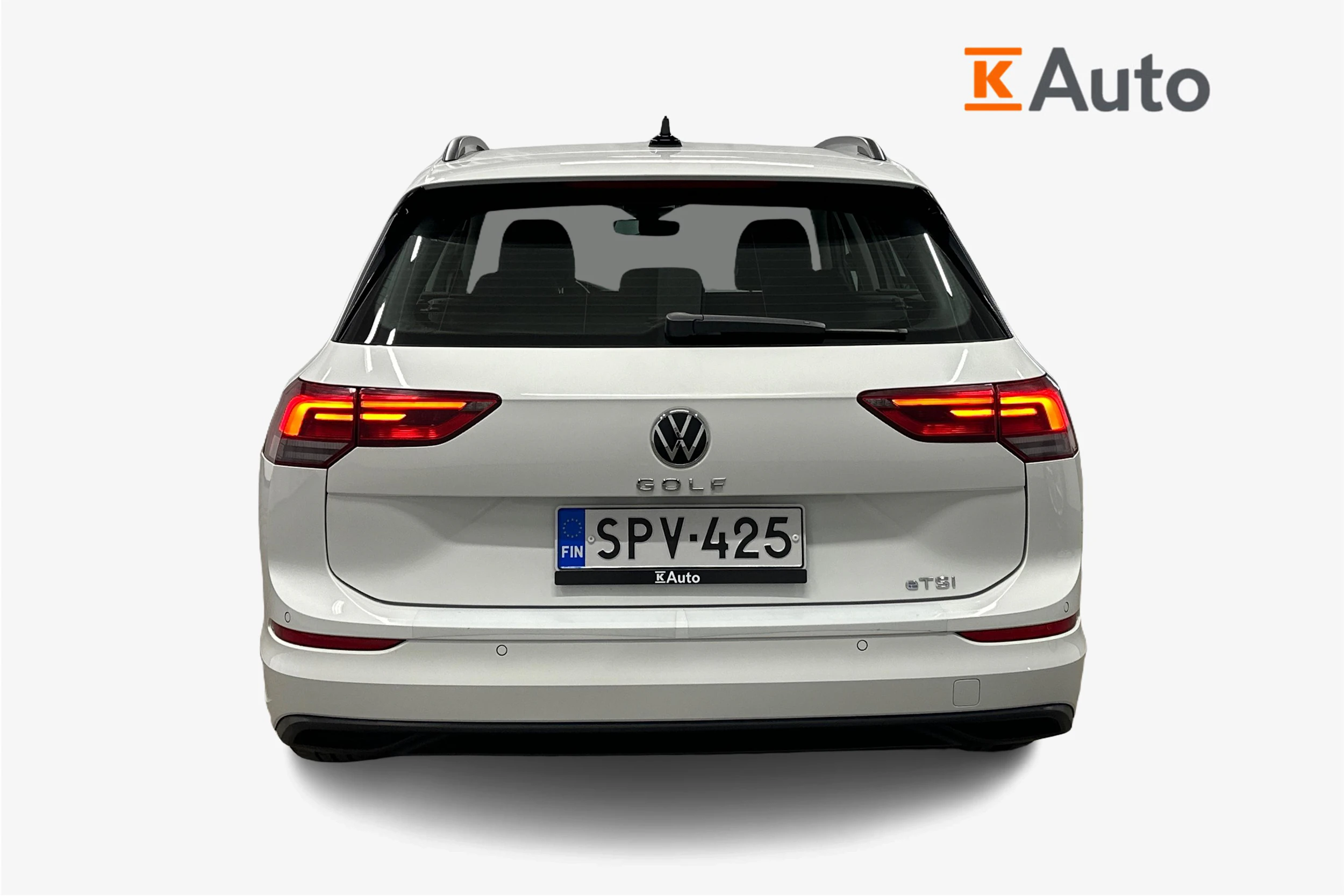 valkoinen Volkswagen Golf 2024 kuva 3.