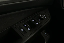 valkoinen Volkswagen Golf 2024 kuva 14.