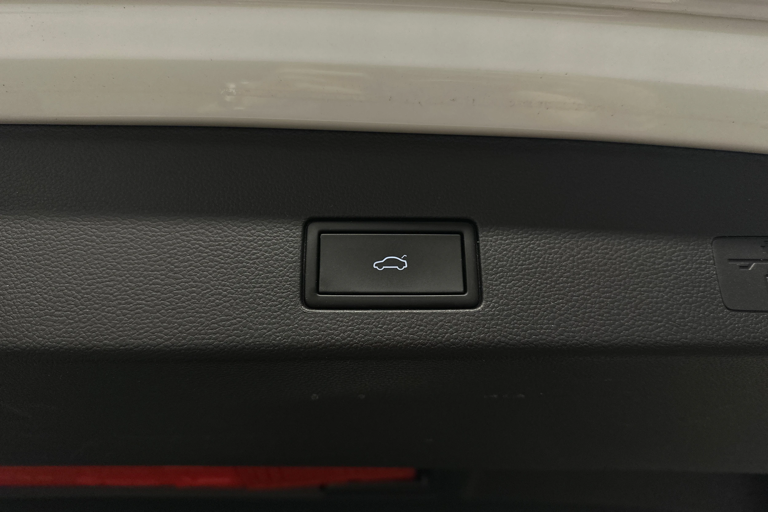 valkoinen Volkswagen Golf 2024 kuva 31.