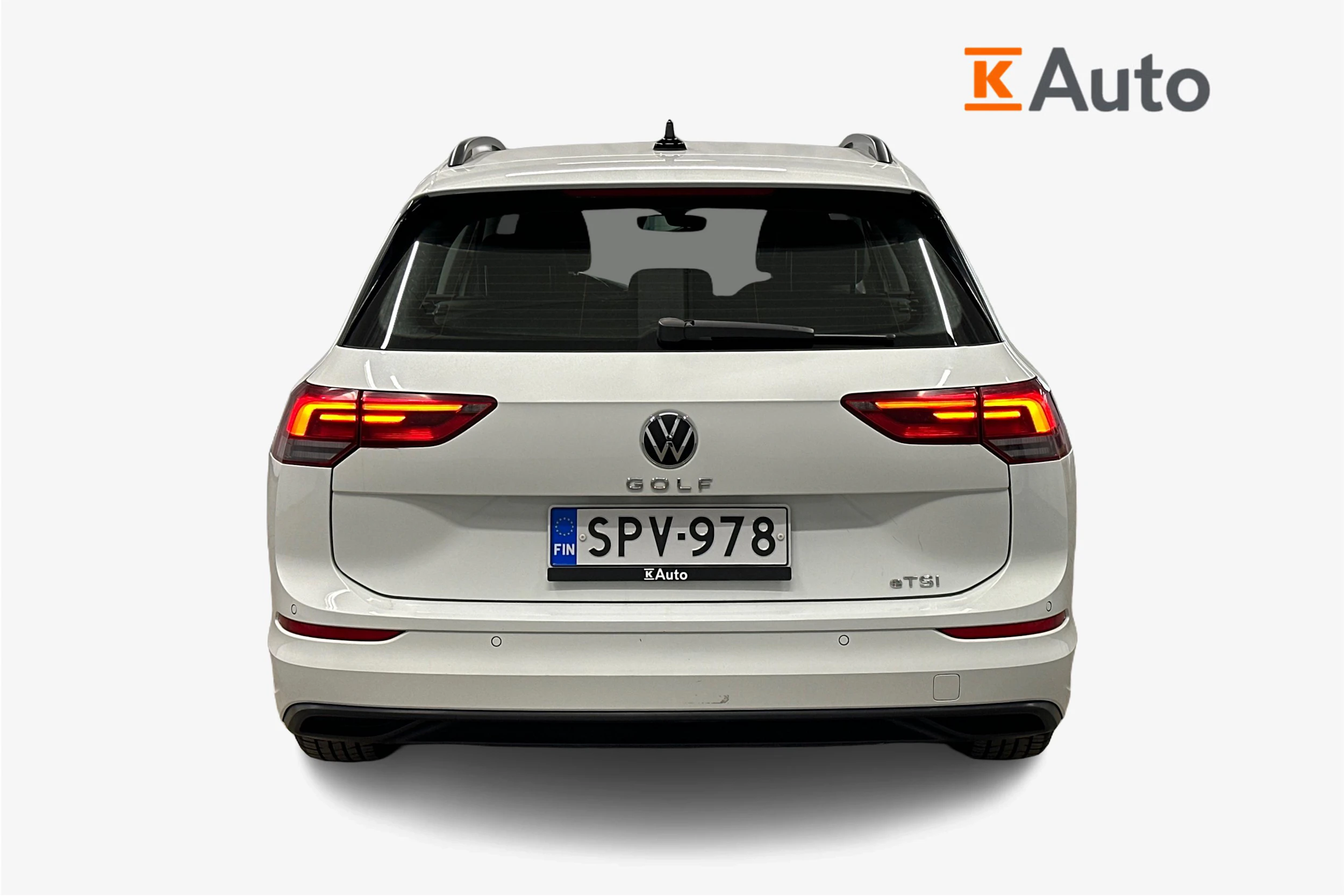 valkoinen Volkswagen Golf 2024 kuva 3.