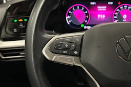 valkoinen Volkswagen Golf 2024 kuva 11.
