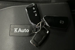 valkoinen Volkswagen Golf 2024 kuva 34.