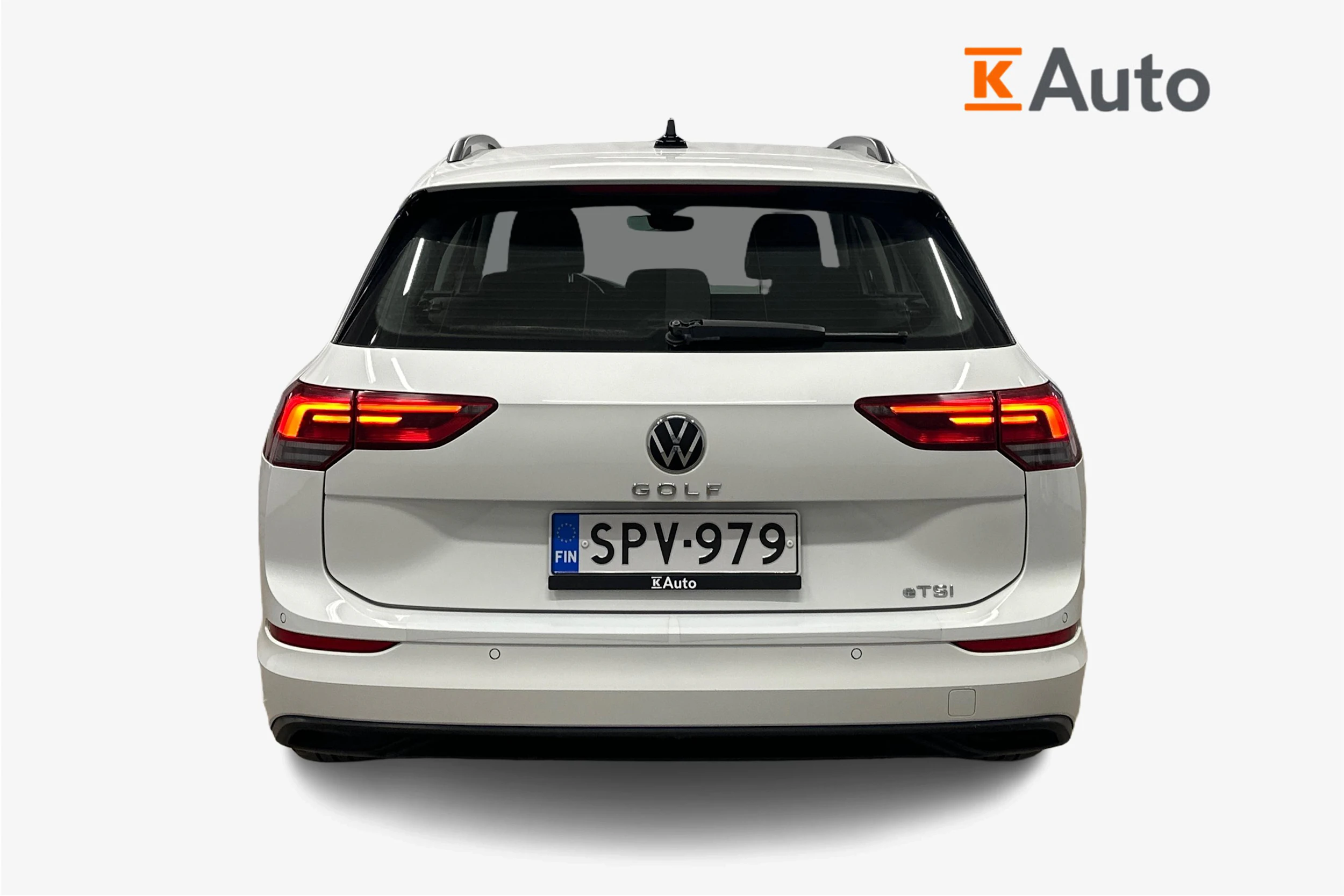 valkoinen Volkswagen Golf 2024 kuva 3.