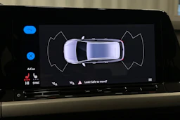 valkoinen Volkswagen Golf 2024 kuva 26.