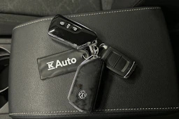 valkoinen Volkswagen Golf 2024 kuva 33.