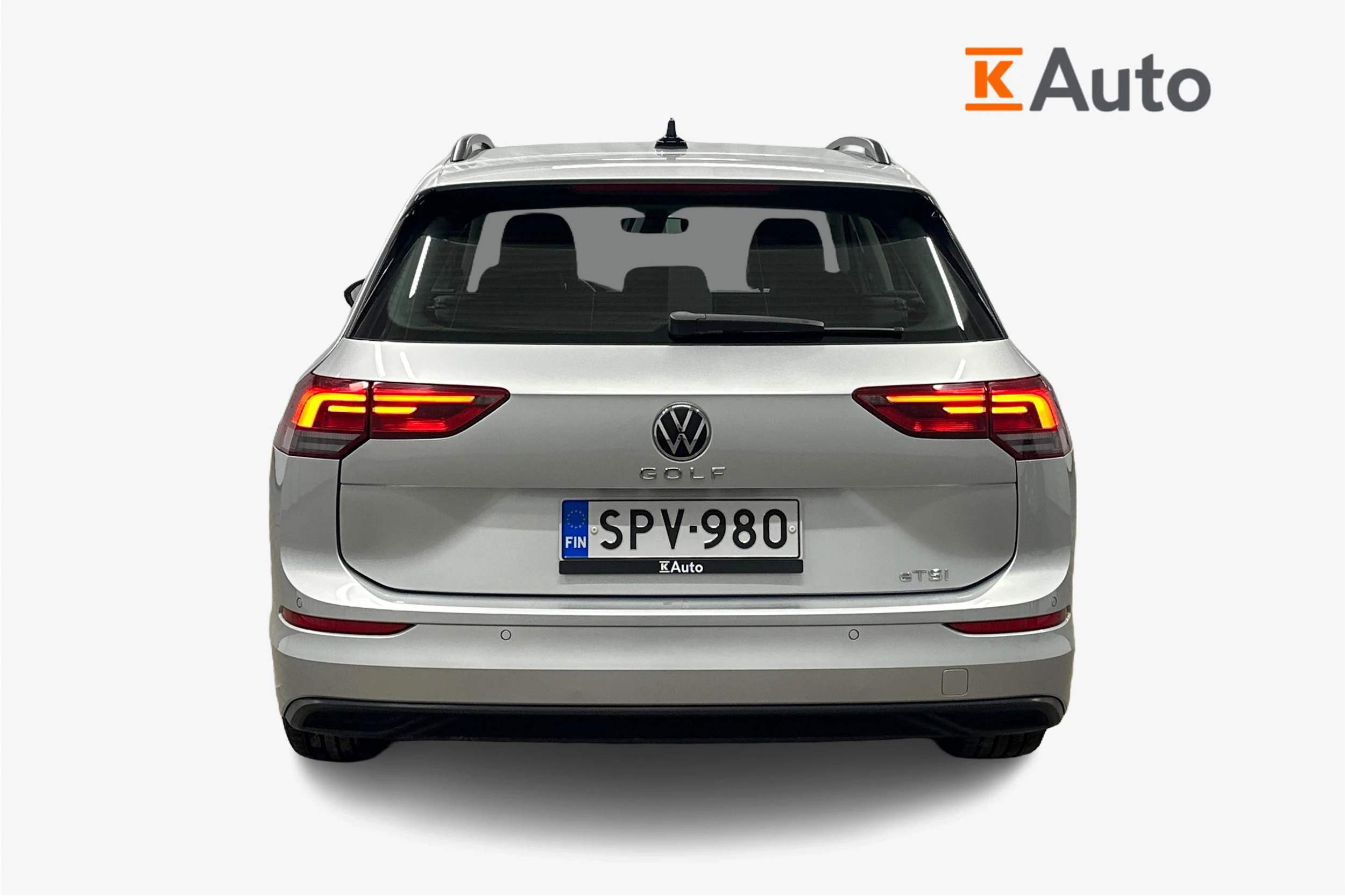 harmaa Volkswagen Golf 2024 kuva 3.