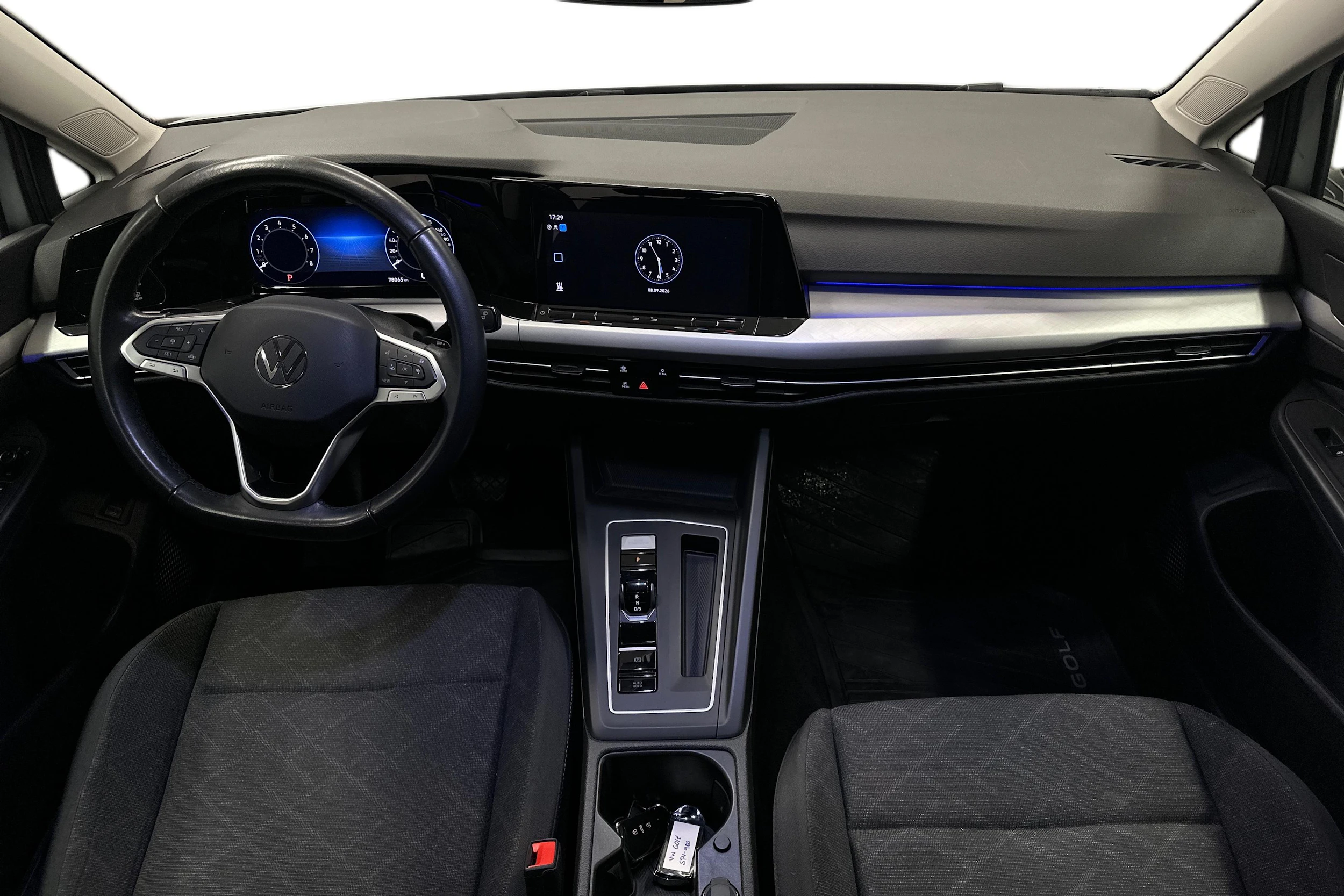 harmaa Volkswagen Golf 2024 kuva 7.