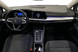 harmaa Volkswagen Golf 2024 kuva 7.