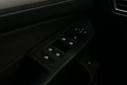 harmaa Volkswagen Golf 2024 kuva 14.