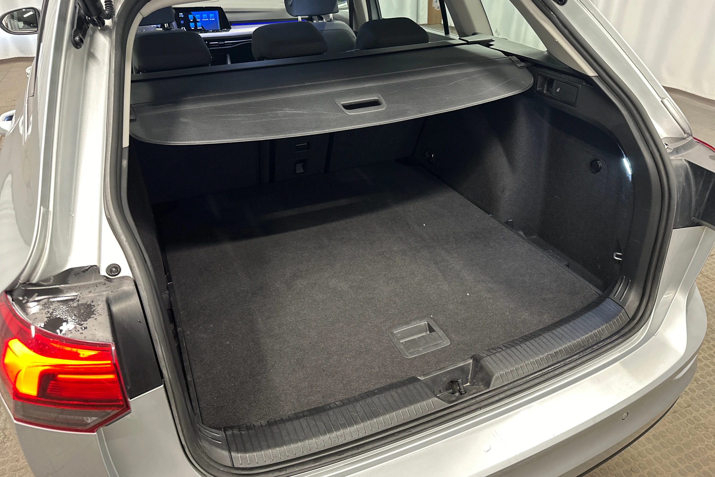 harmaa Volkswagen Golf 2024 kuva 31.