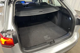 harmaa Volkswagen Golf 2024 kuva 31.