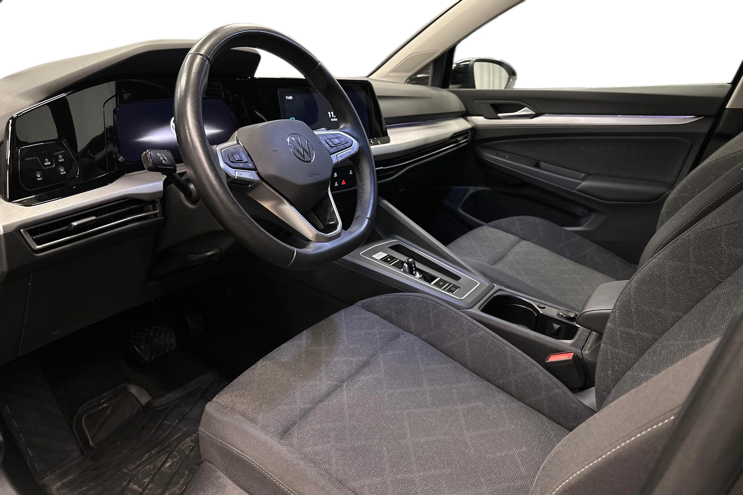 musta Volkswagen Golf 2024 kuva 6.
