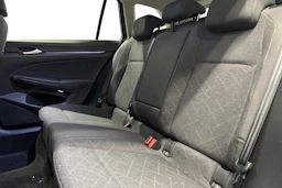 musta Volkswagen Golf 2024 kuva 8.