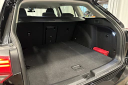 musta Volkswagen Golf 2024 kuva 11.