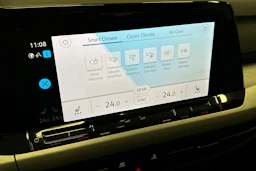 musta Volkswagen Golf 2024 kuva 24.