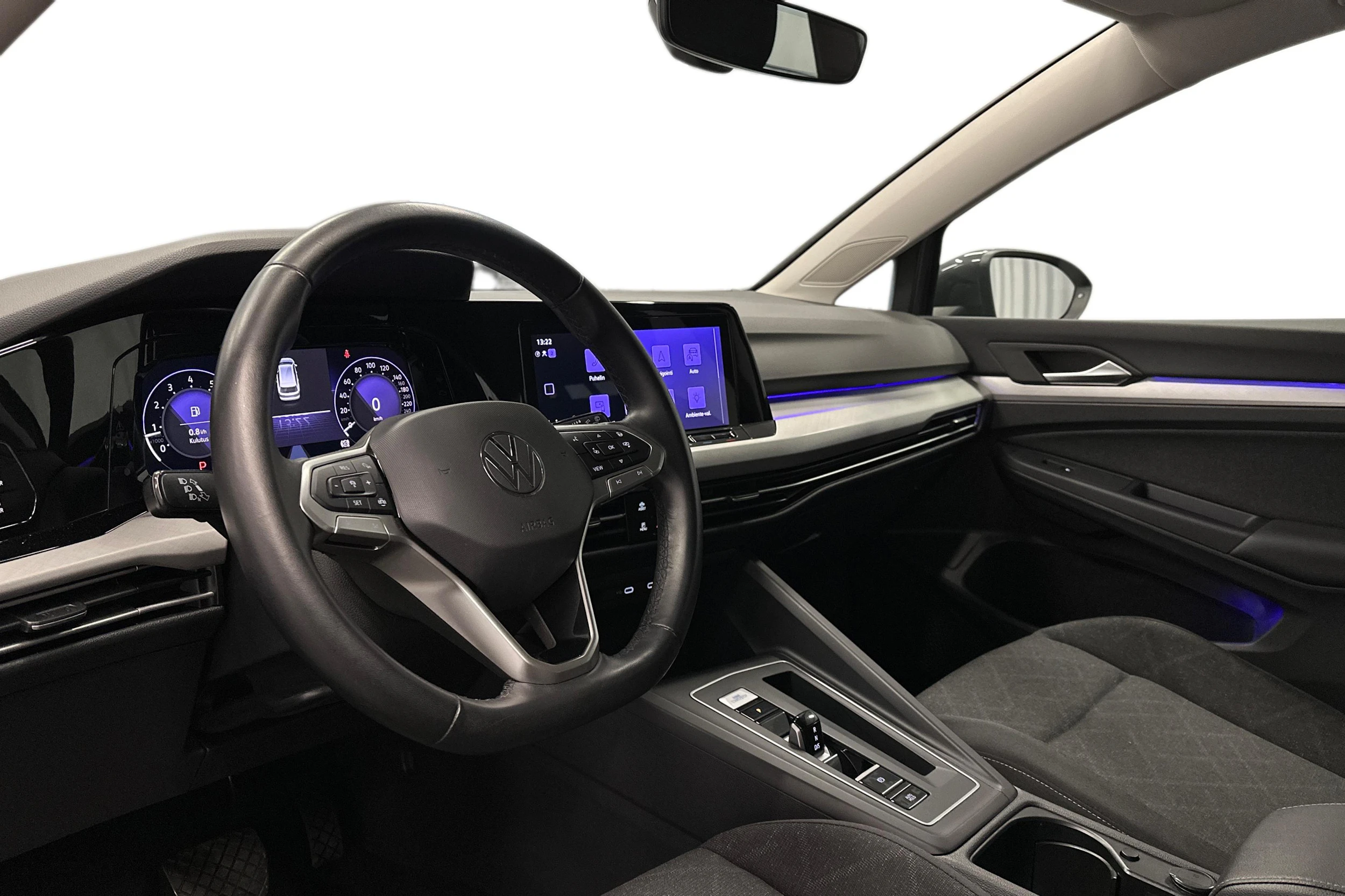 harmaa Volkswagen Golf 2024 kuva 8.
