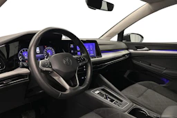 harmaa Volkswagen Golf 2024 kuva 8.