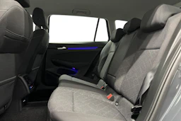 harmaa Volkswagen Golf 2024 kuva 11.