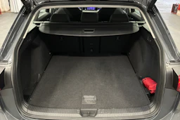 harmaa Volkswagen Golf 2024 kuva 15.