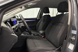 harmaa Volkswagen Golf 2024 kuva 18.