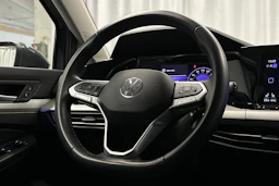 harmaa Volkswagen Golf 2024 kuva 19.