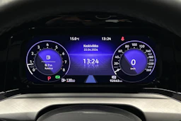 harmaa Volkswagen Golf 2024 kuva 22.