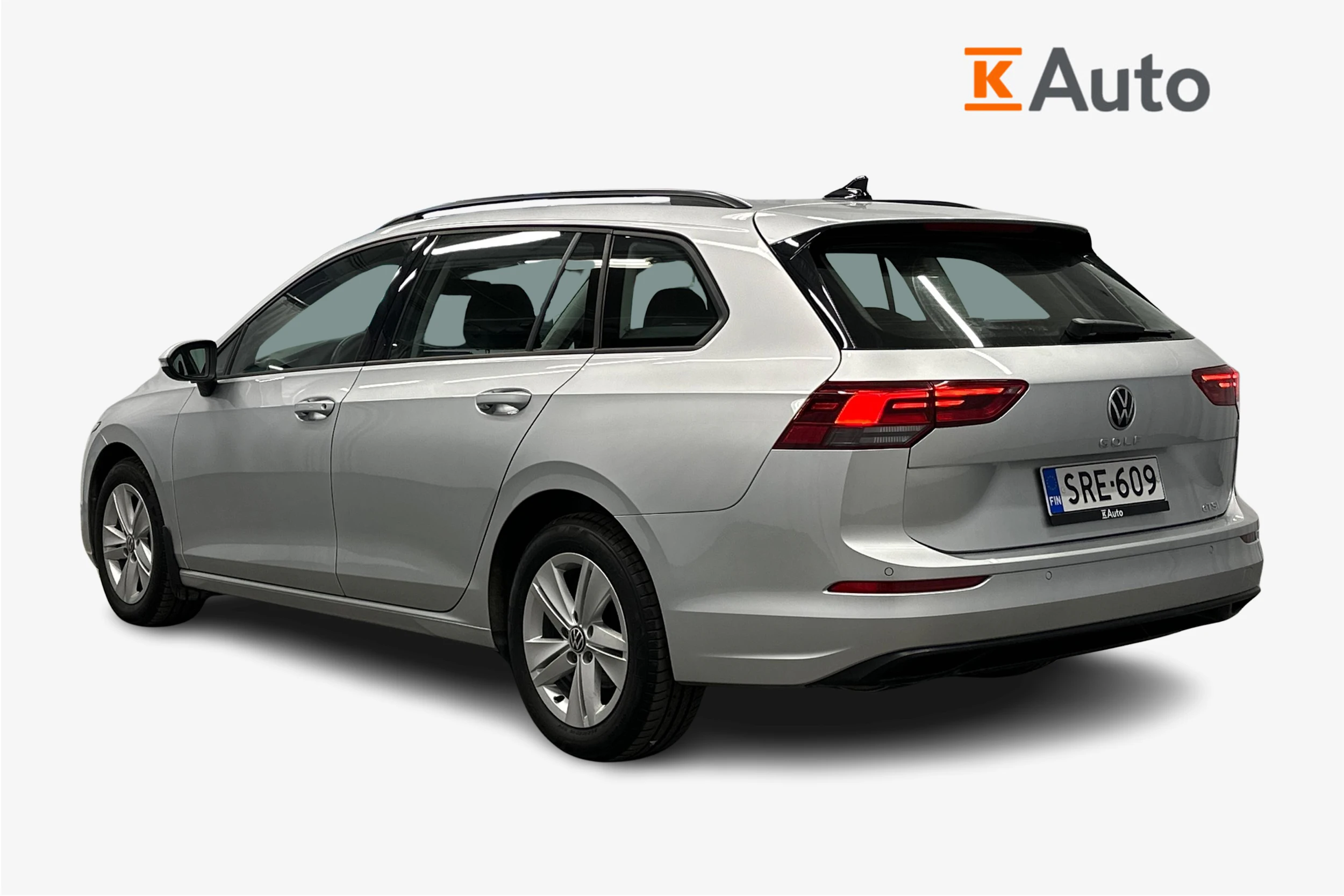 harmaa Volkswagen Golf 2024 kuva 3.