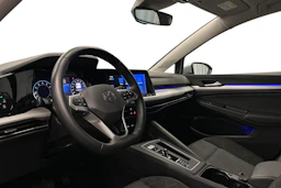 harmaa Volkswagen Golf 2024 kuva 8.