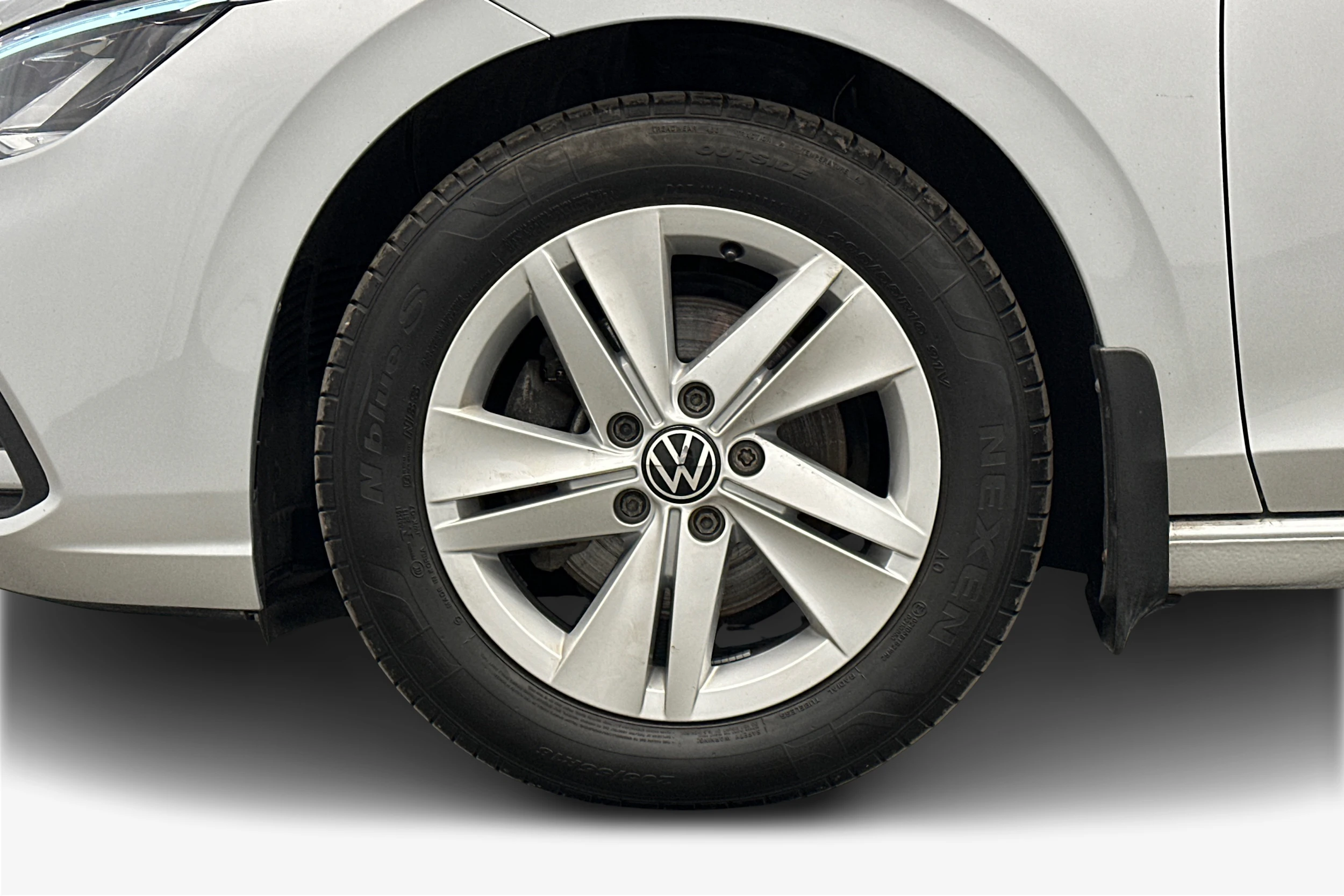 harmaa Volkswagen Golf 2024 kuva 12.