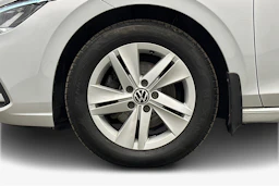 harmaa Volkswagen Golf 2024 kuva 12.