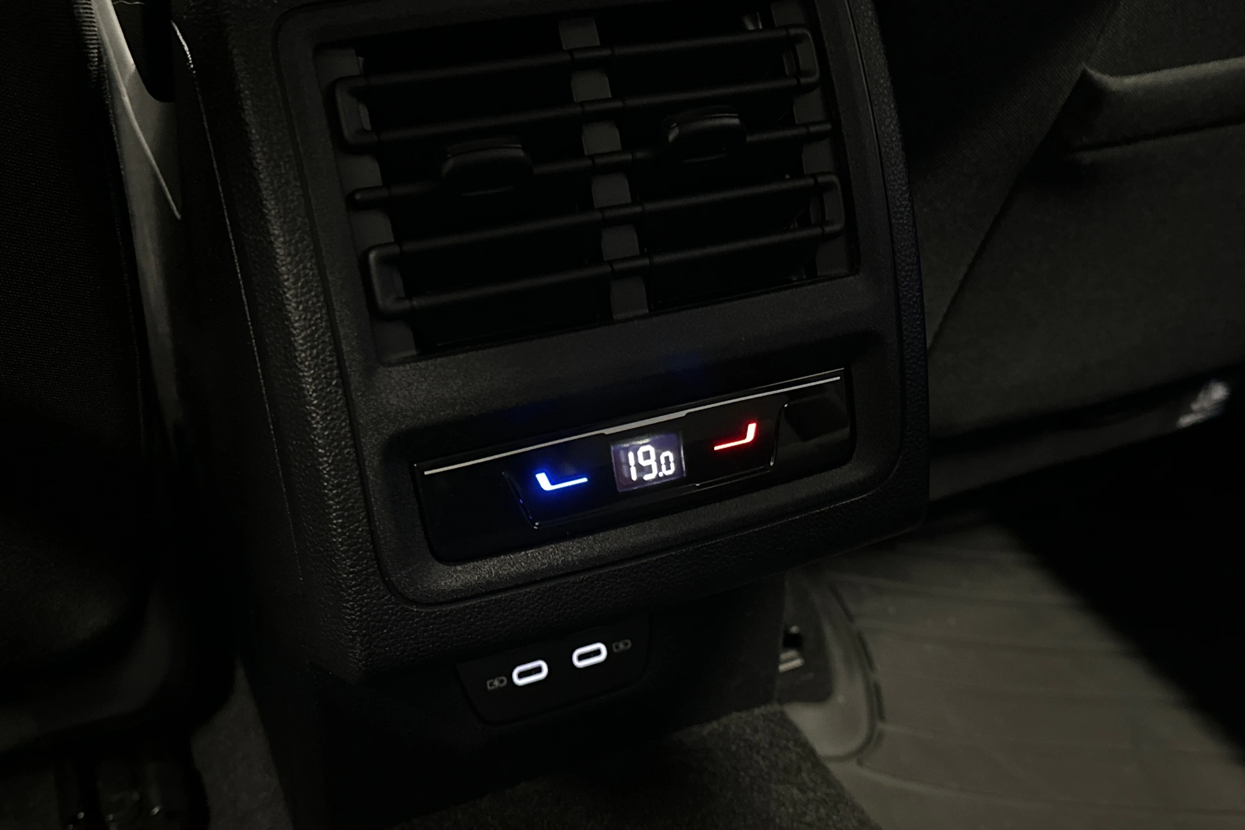 harmaa Volkswagen Golf 2024 kuva 17.