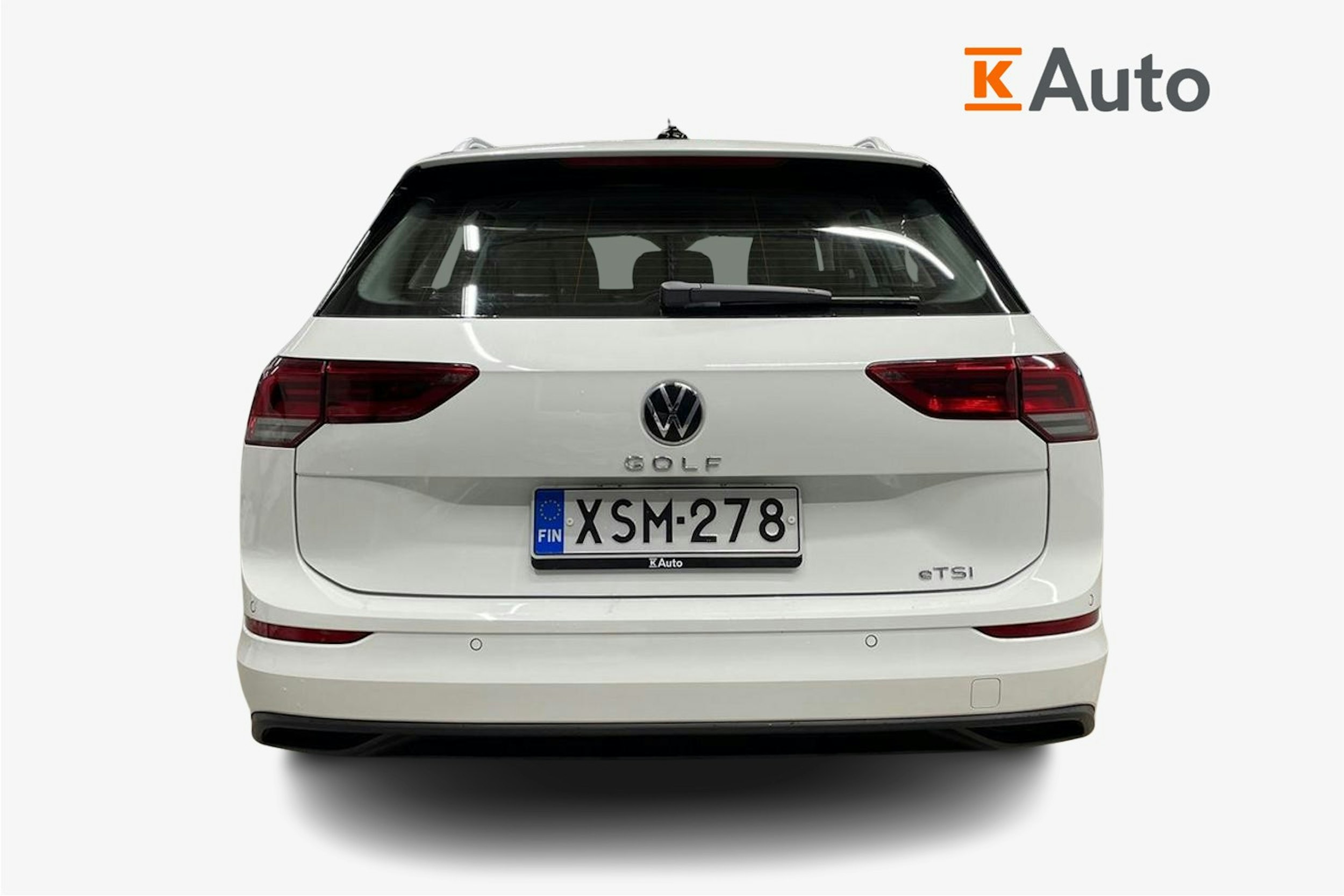 valkoinen Volkswagen Golf 2024 kuva 3.