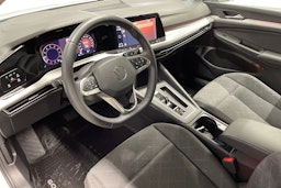 valkoinen Volkswagen Golf 2024 kuva 6.