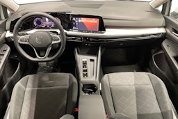 valkoinen Volkswagen Golf 2024 kuva 7.