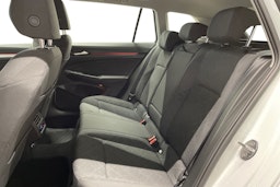 valkoinen Volkswagen Golf 2024 kuva 8.