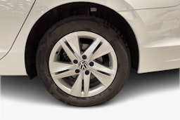 valkoinen Volkswagen Golf 2024 kuva 9.
