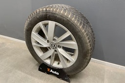 valkoinen Volkswagen Golf 2024 kuva 12.