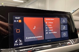 valkoinen Volkswagen Golf 2024 kuva 16.