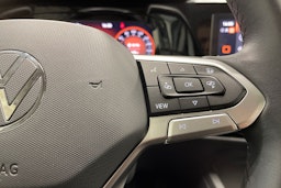 valkoinen Volkswagen Golf 2024 kuva 27.