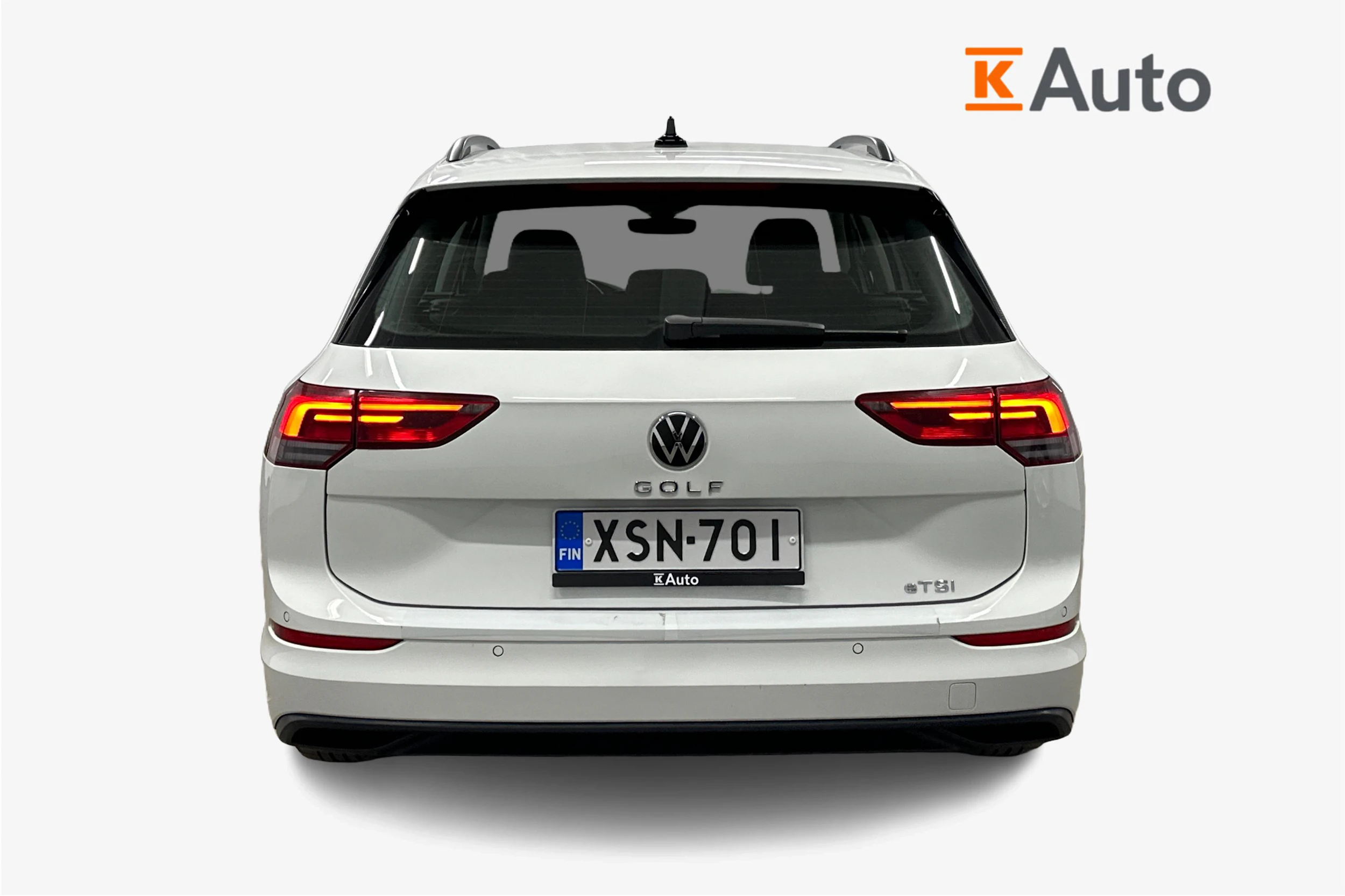 valkoinen Volkswagen Golf 2024 kuva 3.
