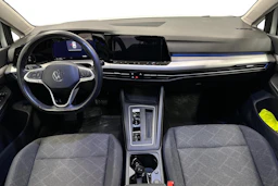 valkoinen Volkswagen Golf 2024 kuva 7.
