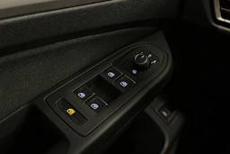 valkoinen Volkswagen Golf 2024 kuva 14.