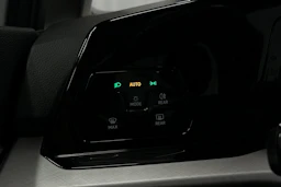 valkoinen Volkswagen Golf 2024 kuva 15.
